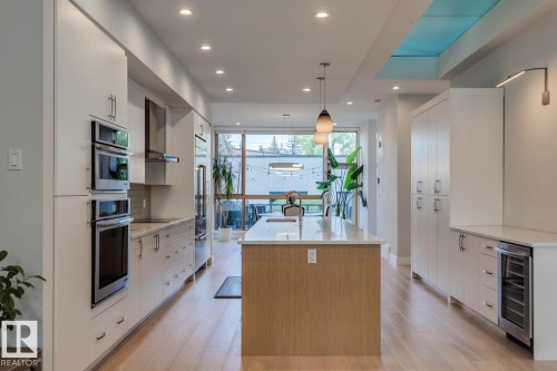 12420 103 Avenue, Edmonton, AB - Indoor Photo Showing Kitchen With Upgraded Kitchen