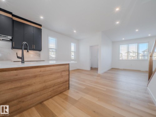 9824 106 Avenue, Morinville, AB - Indoor