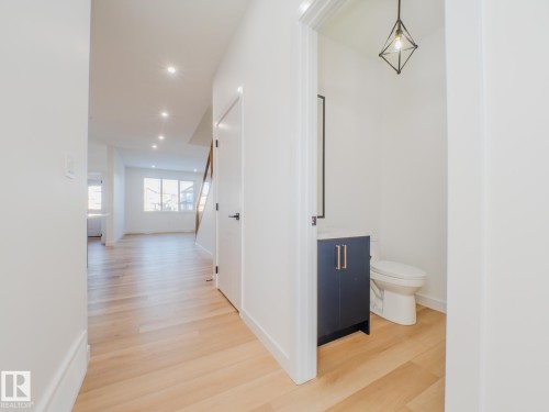 9824 106 Avenue, Morinville, AB - Indoor