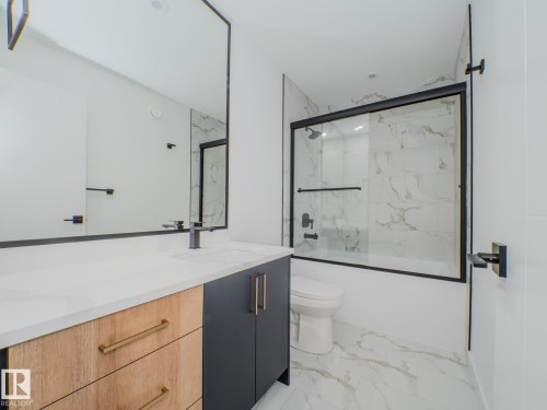 9824 106 Avenue, Morinville, AB - Indoor Photo Showing Bathroom