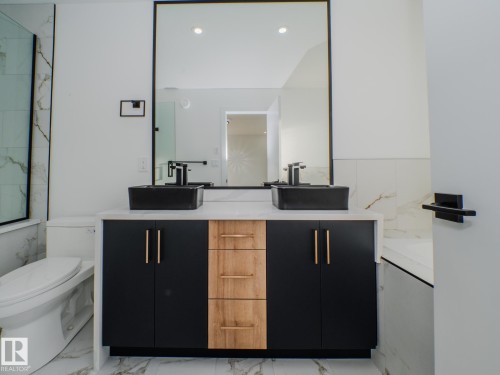 9824 106 Avenue, Morinville, AB - Indoor Photo Showing Bathroom