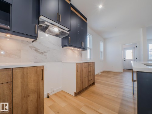 9824 106 Avenue, Morinville, AB - Indoor Photo Showing Kitchen