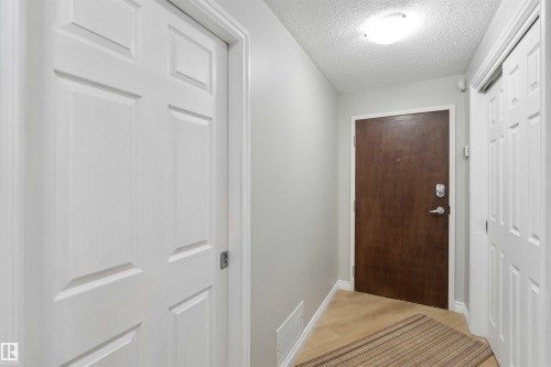 402 9020 Jasper Avenue, Edmonton, AB - Indoor Photo Showing Other Room