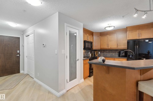 402 9020 Jasper Avenue, Edmonton, AB - Indoor Photo Showing Kitchen