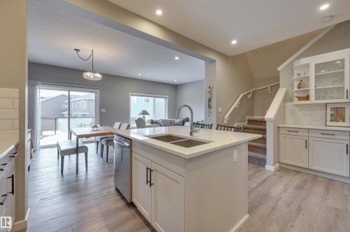 5158 Lark Crescent, Edmonton, AB 