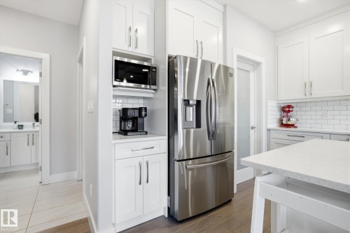 1815 Tanager Close, Edmonton, AB - Indoor Photo Showing Kitchen
