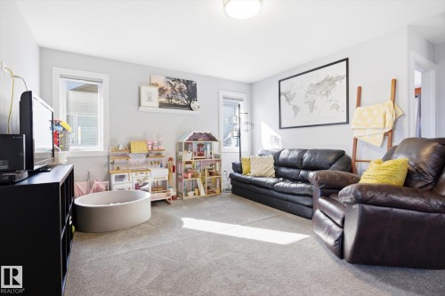 1815 Tanager Close, Edmonton, AB - Indoor Photo Showing Living Room