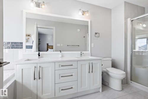 1815 Tanager Close, Edmonton, AB - Indoor Photo Showing Bathroom