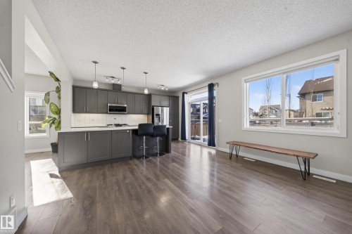 1234 Daniels Crescent, Edmonton, AB - Indoor Photo Showing Kitchen