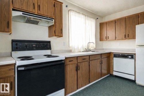 3704 134 Avenue, Edmonton, AB - Indoor Photo Showing Kitchen