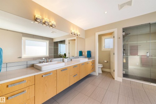 8408 118 Street, Edmonton, AB - Indoor Photo Showing Bathroom
