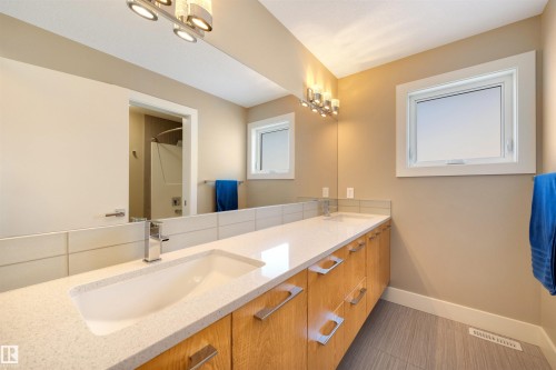 8408 118 Street, Edmonton, AB - Indoor Photo Showing Bathroom