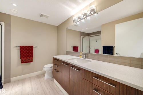 8408 118 Street, Edmonton, AB - Indoor Photo Showing Bathroom
