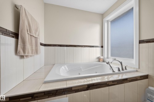 3 Shorewood Crescent, Leduc, AB - Indoor Photo Showing Bathroom