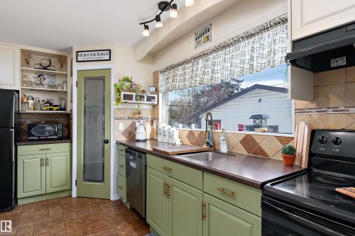 13315 96 Street, Edmonton, AB - Indoor Photo Showing Kitchen