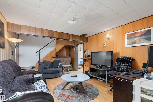 13315 96 Street, Edmonton, AB - Indoor Photo Showing Living Room