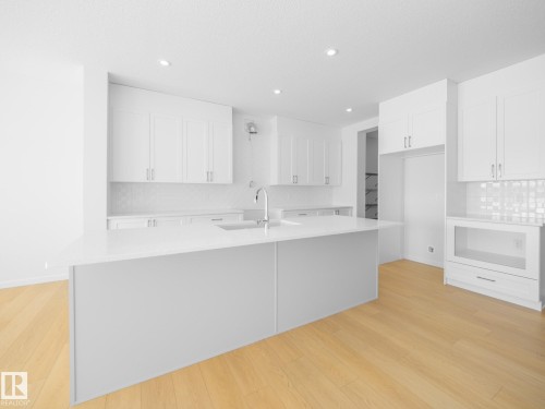 6957 176A Avenue, Edmonton, AB - Indoor Photo Showing Kitchen