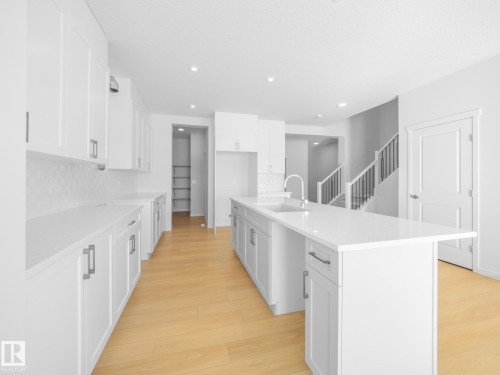 6957 176A Avenue, Edmonton, AB - Indoor Photo Showing Kitchen