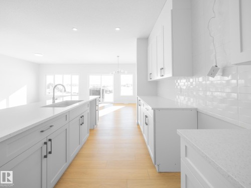 6957 176A Avenue, Edmonton, AB - Indoor Photo Showing Kitchen
