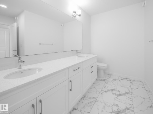 6957 176A Avenue, Edmonton, AB - Indoor Photo Showing Bathroom