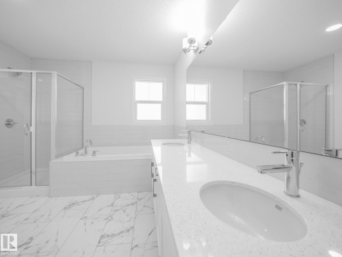 6957 176A Avenue, Edmonton, AB - Indoor Photo Showing Bathroom