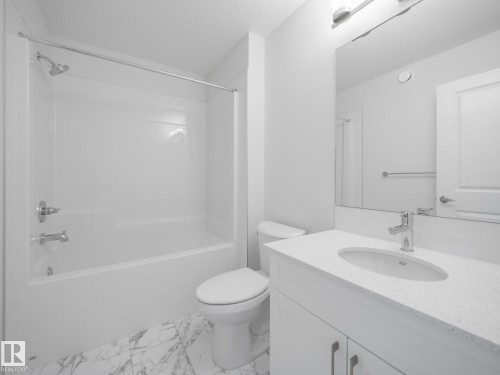 6957 176A Avenue, Edmonton, AB - Indoor Photo Showing Bathroom