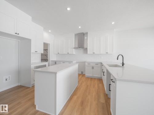 2524 211 Street, Edmonton, AB - Indoor Photo Showing Kitchen With Upgraded Kitchen