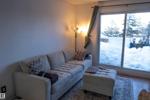 139 Lancaster Terrace, Edmonton, AB - Indoor Photo Showing Living Room