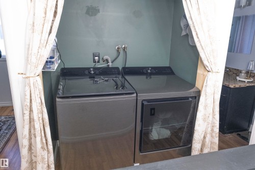 139 Lancaster Terrace, Edmonton, AB - Indoor Photo Showing Laundry Room