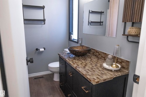 139 Lancaster Terrace, Edmonton, AB - Indoor Photo Showing Bathroom