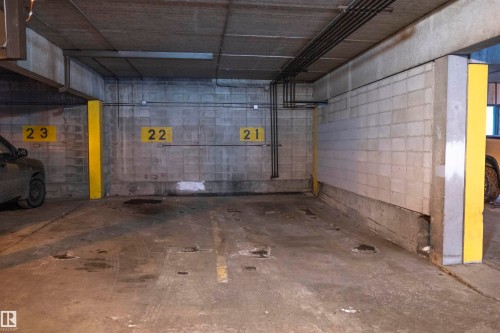 139 Lancaster Terrace, Edmonton, AB - Indoor Photo Showing Garage