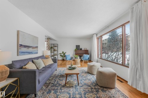 8016 73 Street, Edmonton, AB - Indoor Photo Showing Living Room
