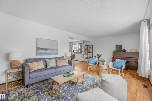 8016 73 Street, Edmonton, AB - Indoor Photo Showing Living Room