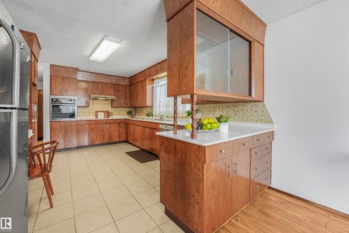 8016 73 Street, Edmonton, AB - Indoor Photo Showing Kitchen