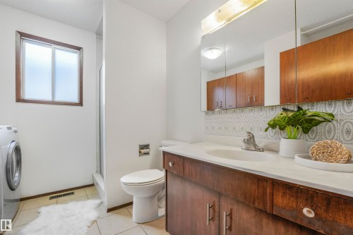 8016 73 Street, Edmonton, AB - Indoor