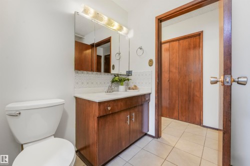 8016 73 Street, Edmonton, AB - Indoor Photo Showing Bathroom