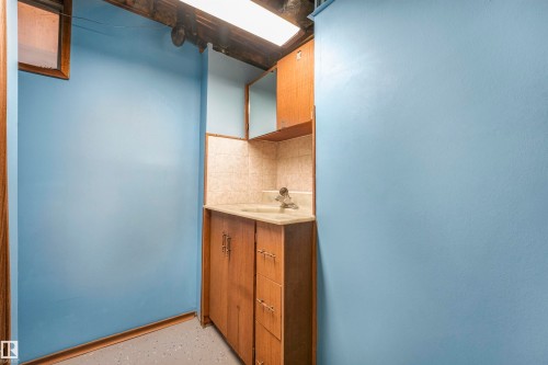 8016 73 Street, Edmonton, AB - Indoor Photo Showing Other Room