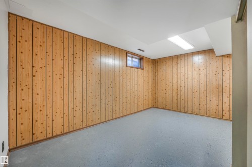 8016 73 Street, Edmonton, AB - Indoor