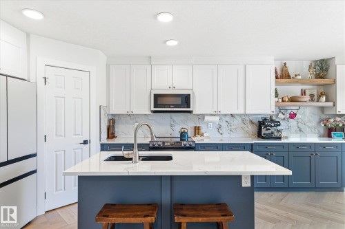 5521 Stevens Crescent, Edmonton, AB - Indoor Photo Showing Kitchen With Upgraded Kitchen