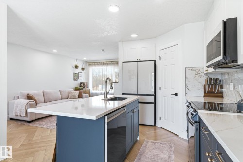 5521 Stevens Crescent, Edmonton, AB - Indoor Photo Showing Kitchen With Upgraded Kitchen