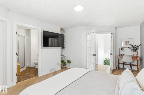 5521 Stevens Crescent, Edmonton, AB - Indoor Photo Showing Bedroom