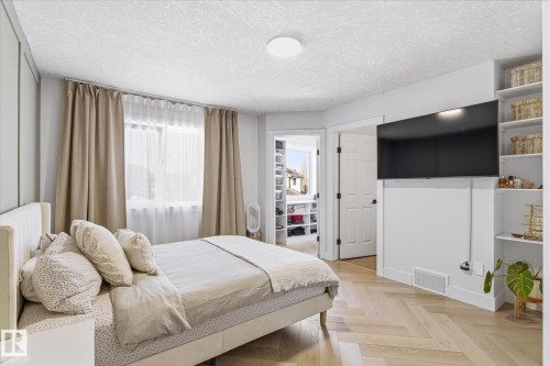 5521 Stevens Crescent, Edmonton, AB - Indoor Photo Showing Bedroom