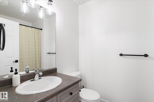 5521 Stevens Crescent, Edmonton, AB - Indoor Photo Showing Bathroom