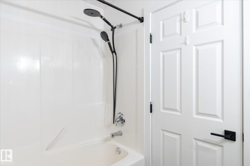 5521 Stevens Crescent, Edmonton, AB - Indoor Photo Showing Bathroom