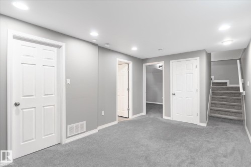 5521 Stevens Crescent, Edmonton, AB - Indoor Photo Showing Other Room