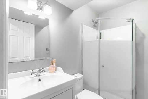 5521 Stevens Crescent, Edmonton, AB - Indoor Photo Showing Bathroom