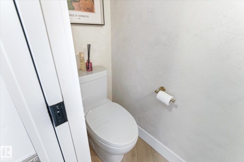 5521 Stevens Crescent, Edmonton, AB - Indoor Photo Showing Bathroom