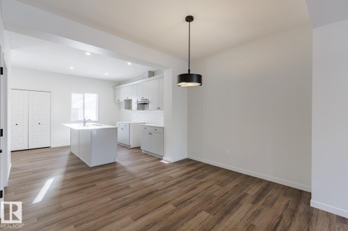 6237 175A Avenue, Edmonton, AB - Indoor Photo Showing Kitchen