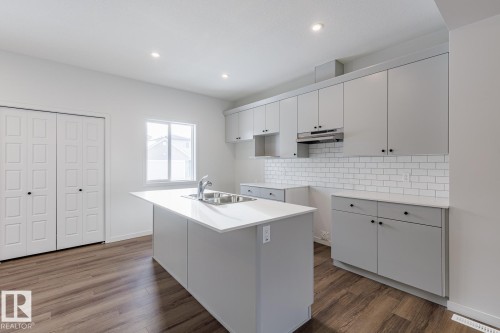 6237 175A Avenue, Edmonton, AB - Indoor Photo Showing Kitchen