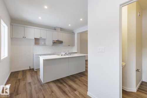 6237 175A Avenue, Edmonton, AB - Indoor Photo Showing Kitchen